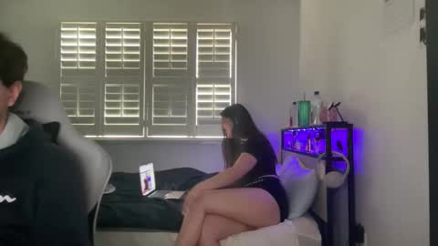 yourmila1 online show from 25, 2, 2026