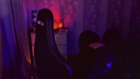 Snapshot of yourscosmic chatting on 3, 11, 2025 Yours Cosmic online show from 3, 11, 2025