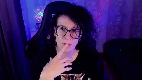 Snapshot of yourscosmic chatting on 17, 12, 2025 Yours Cosmic online show from 17, 12, 2025