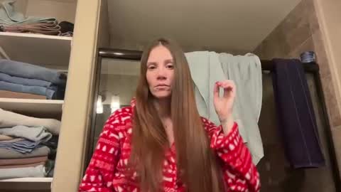 yourstrulylivy online show from 24, 12, 2024