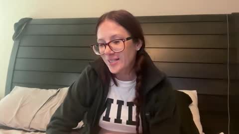 yourstrulylivy online show from 18, 9, 2025