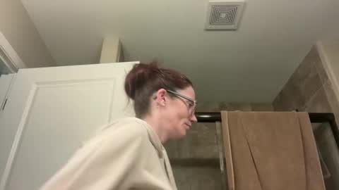 yourstrulylivy online show from 30, 9, 2025