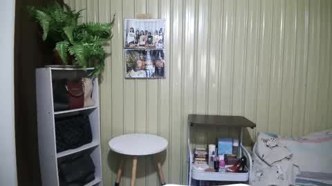 yoursubmissive_larah online show from 11, 5, 2026