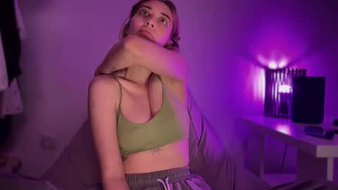 Snapshot of yoursweet_couple chatting on 25, 9, 2025 yoursweet_couple online show from 25, 9, 2025