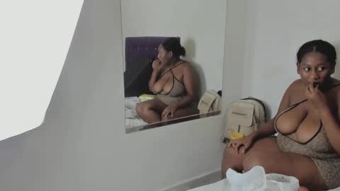 Snapshot of yourwife_anna chatting on 10, 11, 2025 yourwife_anna online show from 10, 11, 2025