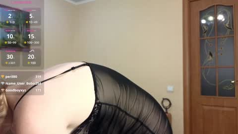 Snapshot of yourxqueen chatting on 11, 1, 2025 YourXQueen online show from 11, 1, 2025