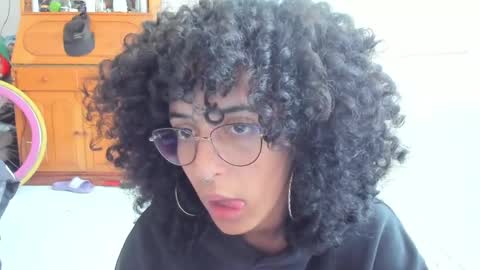 Snapshot of youwishtobeme chatting on 21, 2, 2025 elizabeth ju online show from 21, 2, 2025