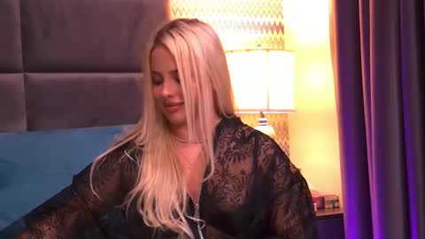 Snapshot of yssabelfox chatting on 2, 10, 2025 Foxie online show from 2, 10, 2025