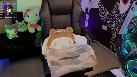    rawr   Anne Independent model      online show from 10, 11, 2025