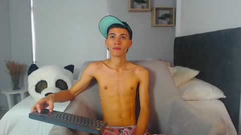 Snapshot of yulian_vasquez chatting on 1, 3, 2025 yulian_vasquez online show from 1, 3, 2025