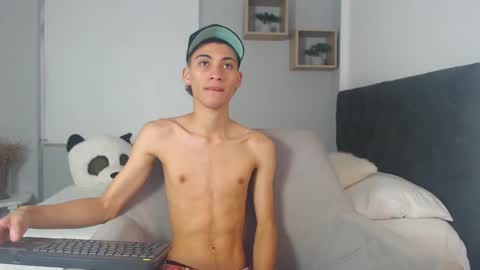 Snapshot of yulian_vasquez chatting on 5, 3, 2025 yulian_vasquez online show from 5, 3, 2025