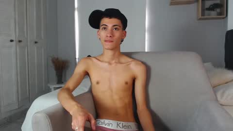 Snapshot of yulian_vasquez chatting on 8, 3, 2025 yulian_vasquez online show from 8, 3, 2025