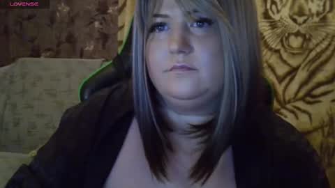 Snapshot of yuliiared chatting on 4, 12, 2025 yuliiared online show from 4, 12, 2025