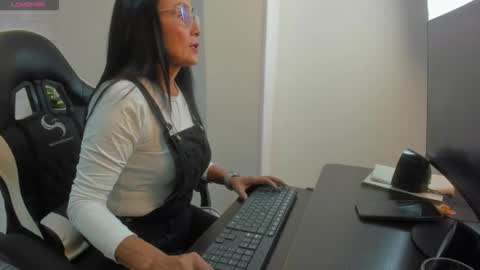 Snapshot of yulitza1025 chatting on 22, 11, 2025 Y U L I T Z A online show from 22, 11, 2025