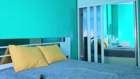 Yumi online show from 12, 11, 2025