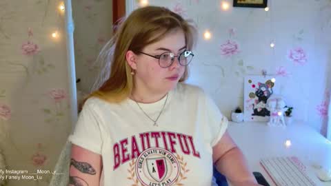 Snapshot of yumm_lolly chatting on 29, 11, 2025 Polly online show from 29, 11, 2025