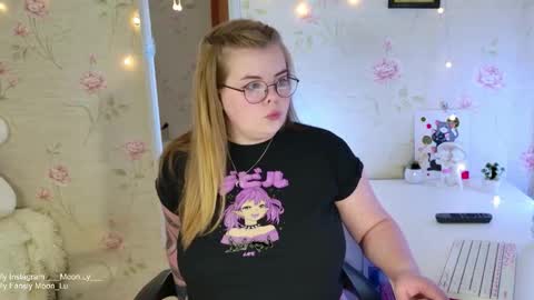 Snapshot of yumm_lolly chatting on 5, 12, 2025 Polly online show from 5, 12, 2025