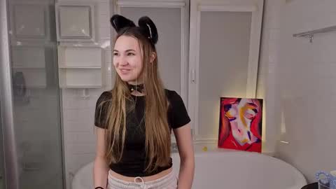 Snapshot of yummyemiily chatting on 5, 2, 2026 Emily online show from 5, 2, 2026