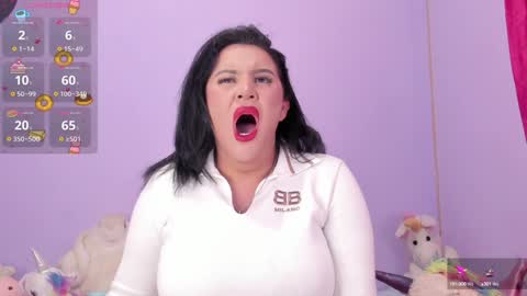 Snapshot of yunahott_ chatting on 8, 1, 2025 yunahott_ online show from 8, 1, 2025