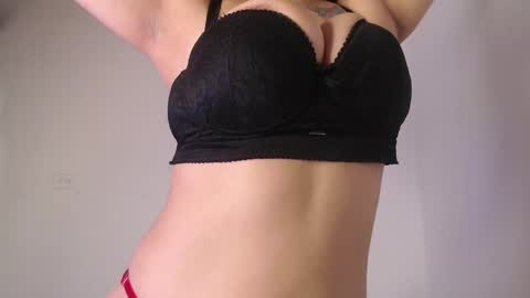 Snapshot of yungelitamor_ chatting on 21, 1, 2025 ELITA online show from 21, 1, 2025