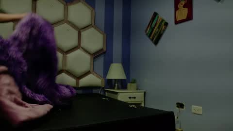 yvi online show from 11, 4, 2026