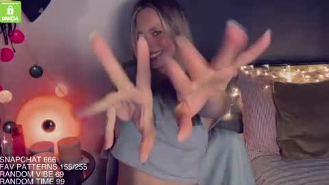 The Queen Bitch of the United Kingdom online show from 5, 8, 2026