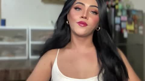 Snapshot of yvonne_guidotti chatting on 16, 11, 2025 Miss Cali online show from 16, 11, 2025