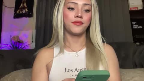 Snapshot of yvonne_guidotti chatting on 19, 12, 2025 Miss Cali online show from 19, 12, 2025