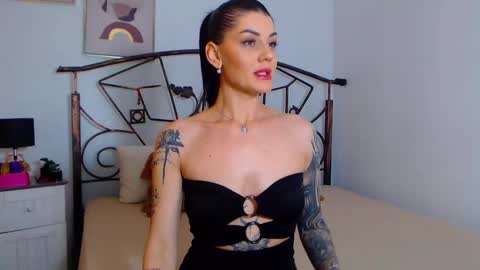 I V Y   online show from 3, 1, 2025