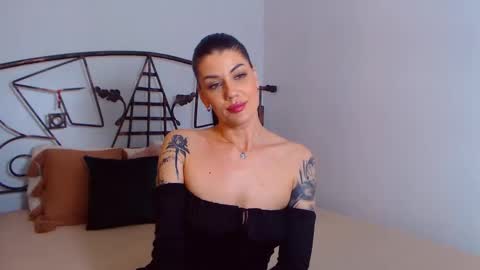 I V Y   online show from 27, 1, 2025