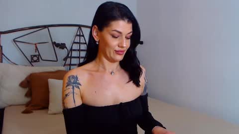 I V Y   online show from 19, 2, 2025