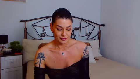 I V Y   online show from 27, 2, 2025