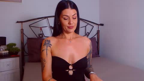 I V Y   online show from 17, 9, 2025