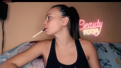 Snapshot of yzza_suave chatting on 5, 11, 2025 yzza_suave online show from 5, 11, 2025