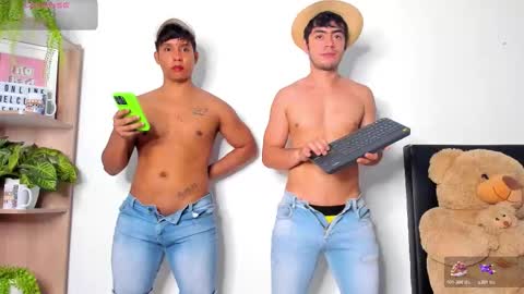 Snapshot of zack_and_alan chatting on 13, 11, 2025 zack online show from 13, 11, 2025