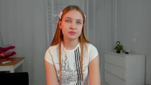 Snapshot of zadabercher chatting on 21, 10, 2025 Marina online show from 21, 10, 2025