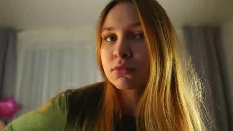 Snapshot of zadabercher chatting on 21, 11, 2025 Marina online show from 21, 11, 2025