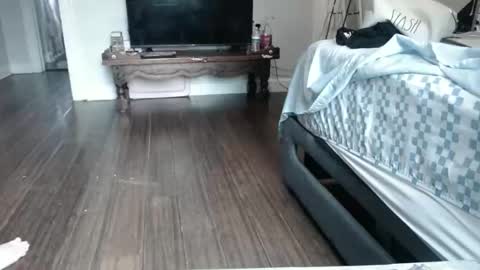 Snapshot of zaddyslilslutbucket chatting on 11, 11, 2025 zaddyslilslutbucket online show from 11, 11, 2025