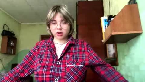 Mia online show from 10, 4, 2026