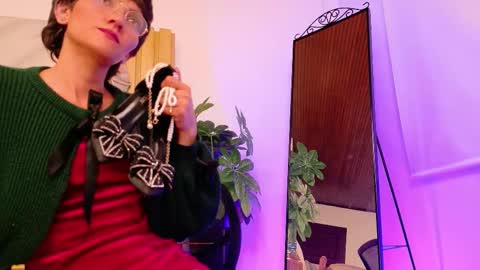 Snapshot of zafiro_gem_ chatting on 13, 9, 2025 Karina online show from 13, 9, 2025