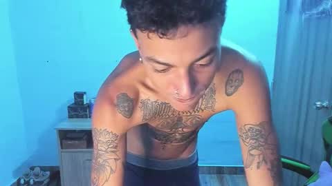 Snapshot of zafirocum chatting on 5, 12, 2025 BiG Zafiro online show from 5, 12, 2025