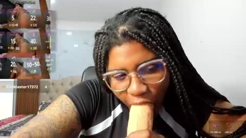Snapshot of zahra_rose chatting on 25, 6, 2026 zahra_rose online show from 25, 6, 2026