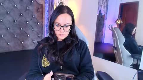 Snapshot of zami_escobar_of chatting on 15, 11, 2025 online show from 15, 11, 2025