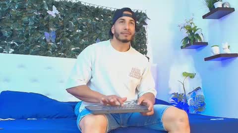 Snapshot of zanemaverick chatting on 11, 10, 2025 zanemaverick online show from 11, 10, 2025