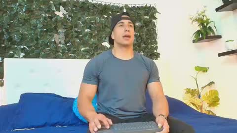 Snapshot of zanemaverick chatting on 13, 10, 2025 zanemaverick online show from 13, 10, 2025