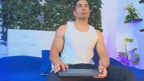 Snapshot of zanemaverick chatting on 14, 10, 2025 zanemaverick online show from 14, 10, 2025