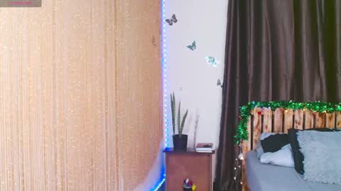 Snapshot of zara_lae chatting on 19, 12, 2024 nicky online show from 19, 12, 2024