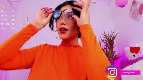 Snapshot of zaradaviss chatting on 8, 11, 2025 Zara online show from 8, 11, 2025