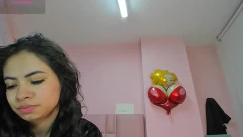 Snapshot of zarah_torres chatting on 8, 10, 2025 Zarah online show from 8, 10, 2025