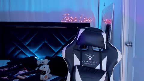 Snapshot of zaralim chatting on 14, 11, 2025 Zara Lim online show from 14, 11, 2025